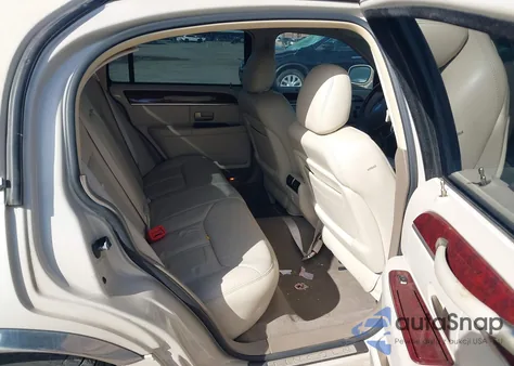 2003 Lincoln Town Car Cartier z USA, uszkodzony, nr VIN 1LNHM83W73Y608380